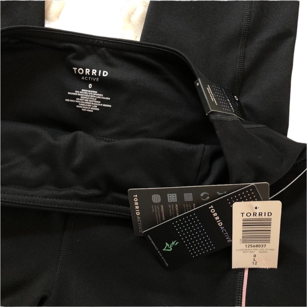 Torrid Lattice Front Crop Active Legging w/Pockets - Picture 10 of 13